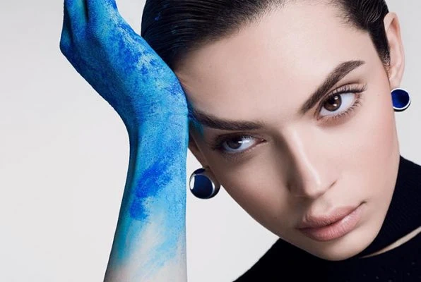 Stunning image of Monica Varela with bold makeup and elegant earrings. Perfect for fashion and beauty features.