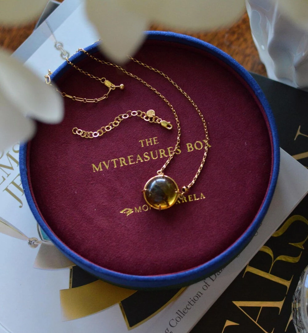 Luxurious gold necklace and bracelet set displayed in a velvet box for women’s accessories.