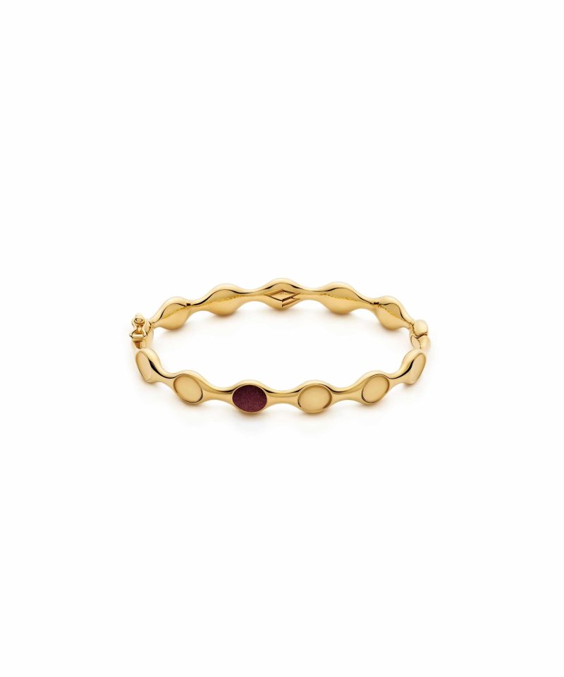 Margin Bangle in 925 sterling silver with 18k gold plating and burgundy microfiber
