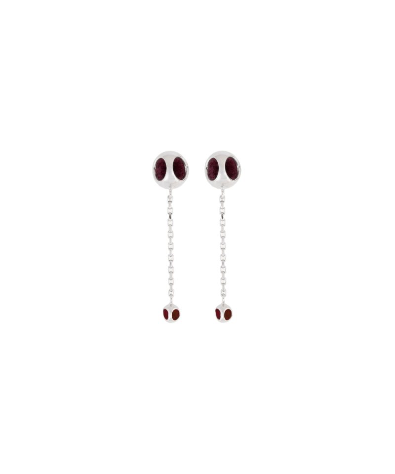 Aretes Caurel Mist en plata de ley 925 con baño de platino y acentos Blazing Burgundy y Dote Red