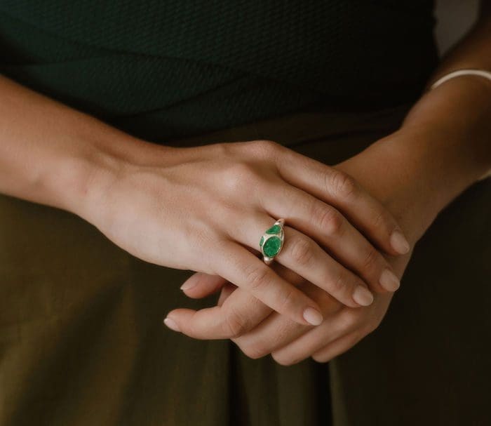 Elegant green gemstone magnet ring for women.