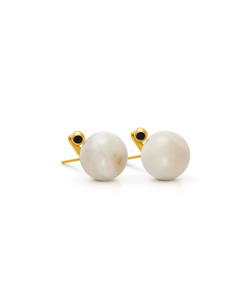 Elegant pearl stud earrings with gold settings, perfect for sophisticated jewelry looks.