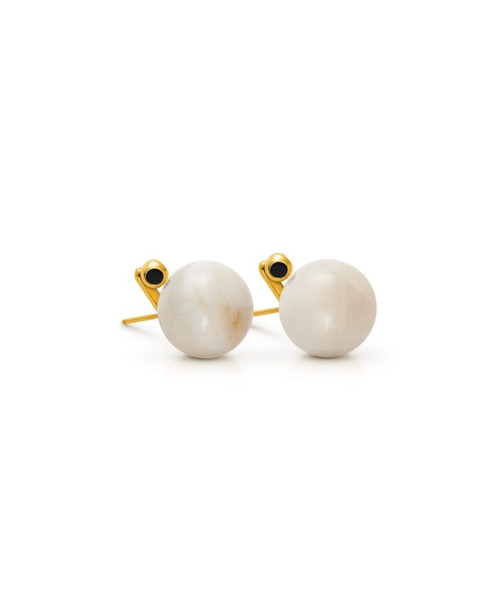 Elegant pearl stud earrings with gold settings, perfect for sophisticated jewelry looks.
