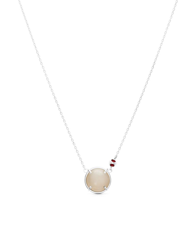Collar con colgante Teeny Circle Piedra Luna en plata de ley 925 con baño de platino y microfibra roja