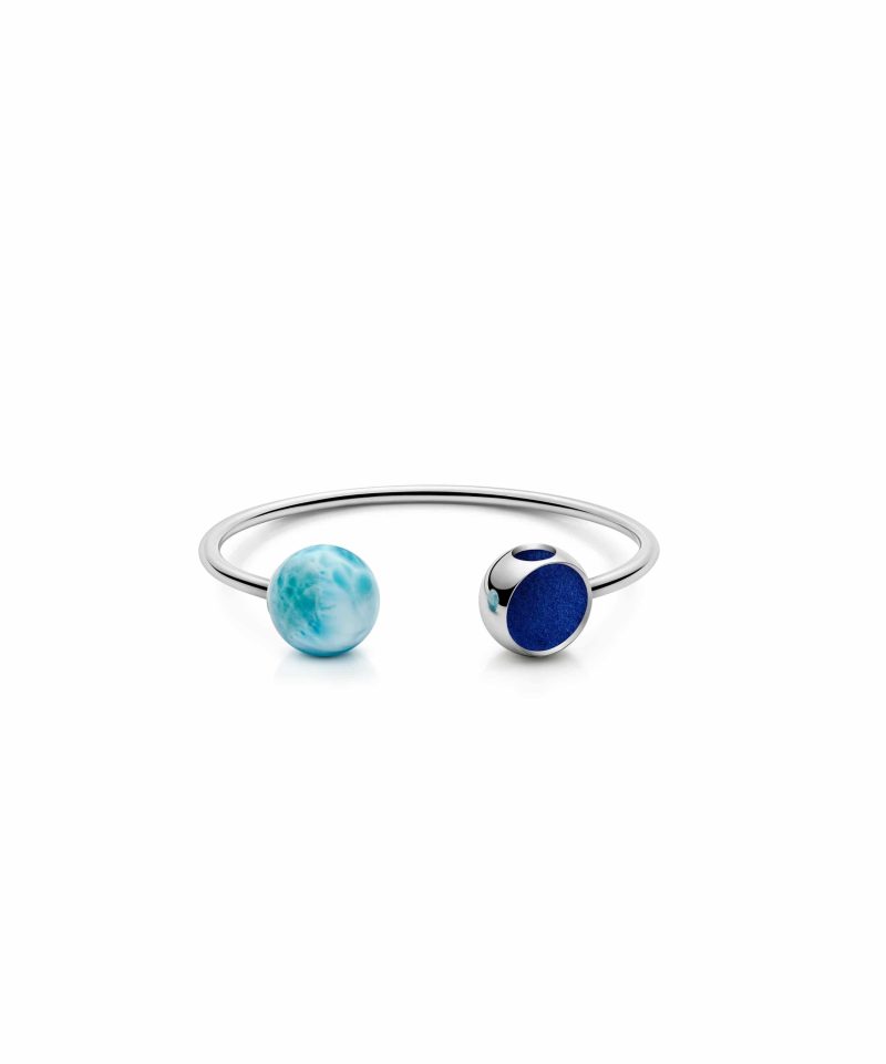 Huritá Sphere Larimar Bangle in 925 sterling silver with platinum plating and blue microfiber