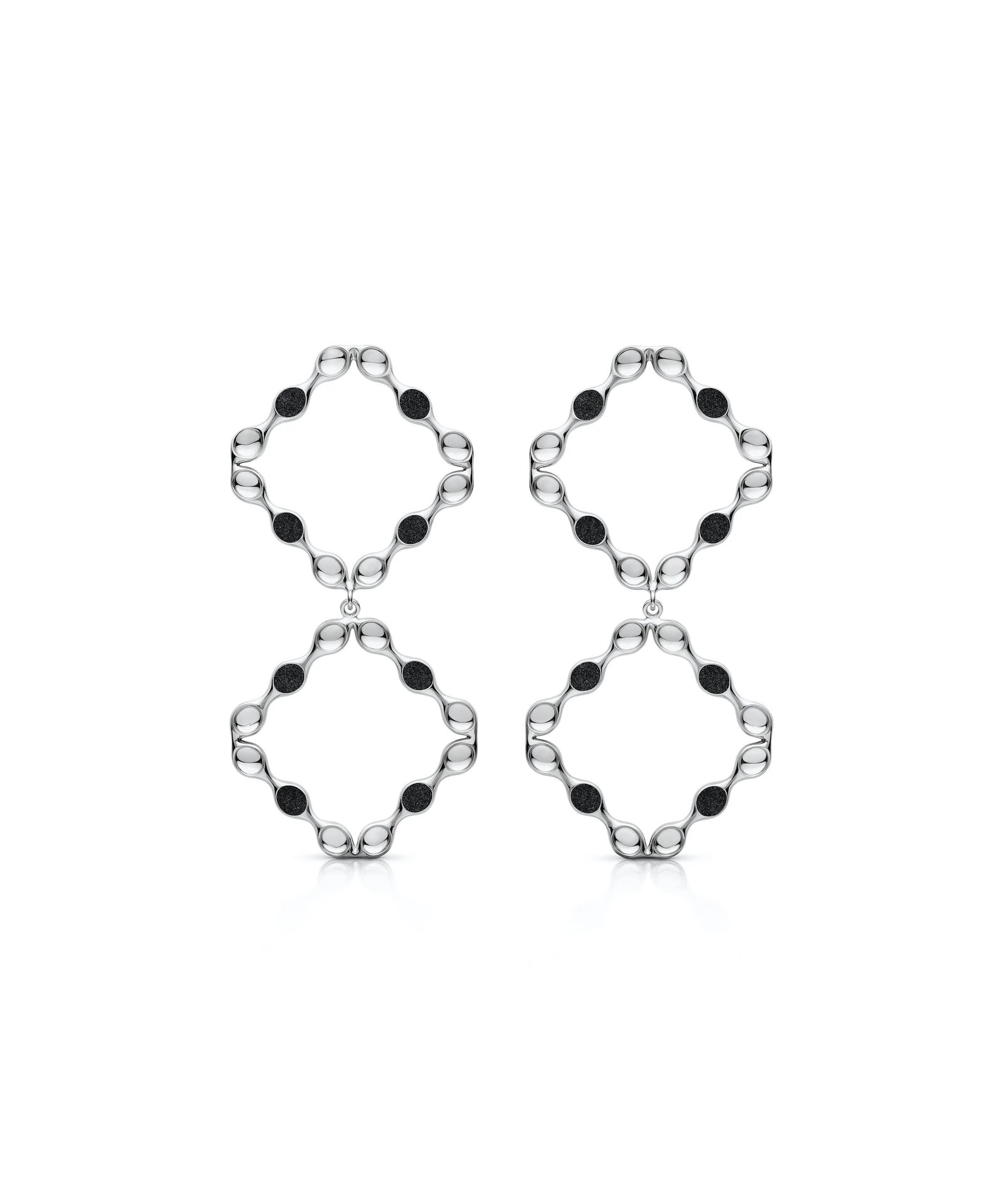 Aretes Mirror Elegant silver mirror earrings with black accent details for stylish looks.
