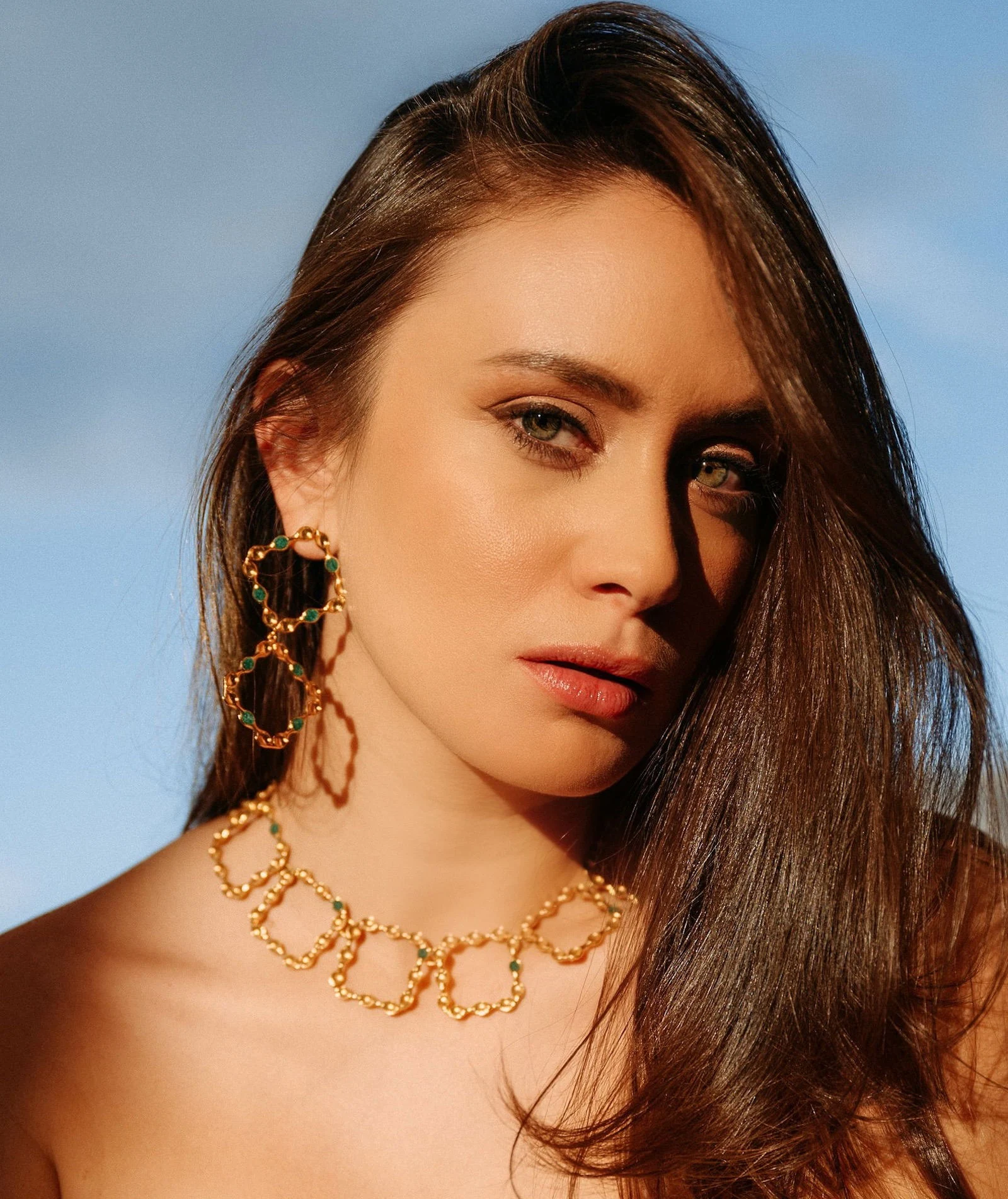 Eternity Gold Necklace Elegant gold eternity choker with red accents, perfect for stylish fashion statements.