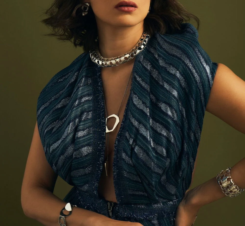 Stylish silver heritage choker necklace featuring a sleek, modern design for sophisticated looks.