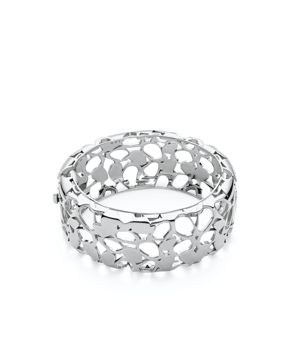 Stunning silver jewelry featuring an intricate openwork design. Perfect for elegant accessories.