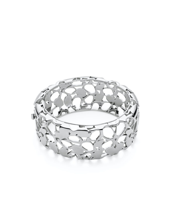 Stunning silver jewelry featuring an intricate openwork design. Perfect for elegant accessories.