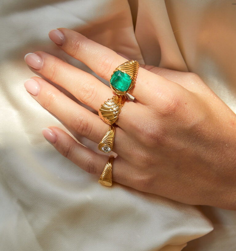 Stunning gold ring with vibrant emerald gemstone and detailed craftsmanship, ideal for fine jewelry.