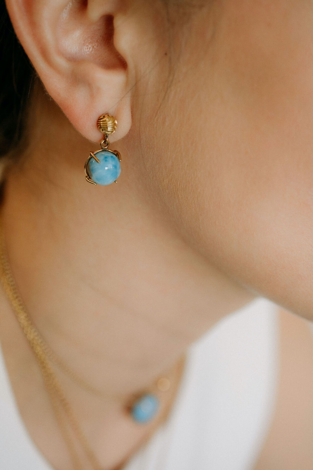 High-quality turquoise and gold jewelry for stylish women.
