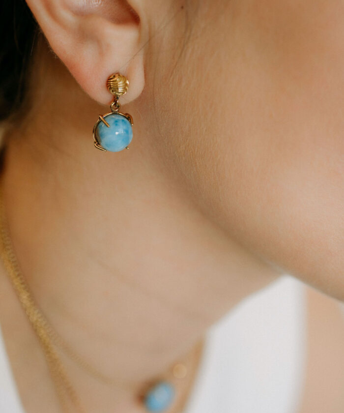High-quality turquoise and gold jewelry for stylish women.