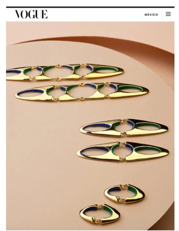 Elegant gold and green jewelry pieces with geometric design, perfect for stylish accessories.