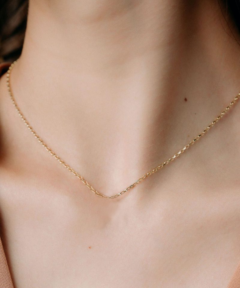 Hure Chain 16 inch in 18k gold plating, worn by model