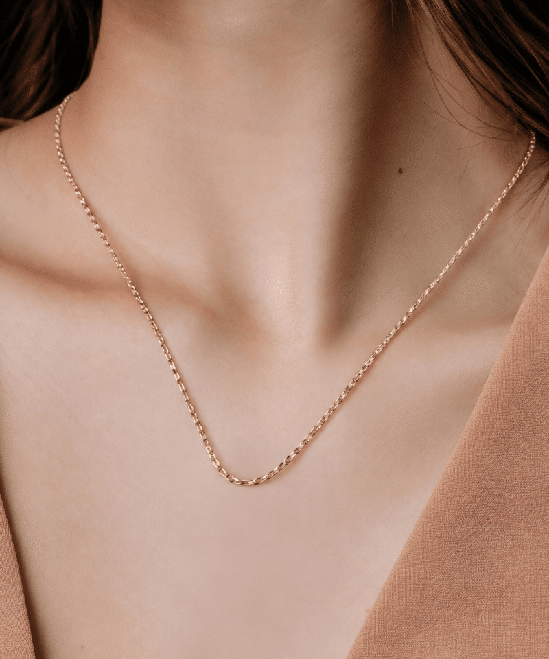 Hure Chain 18 inch in 18k gold plating, worn by model